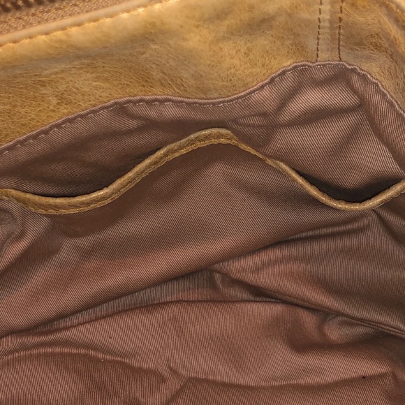 GUSTTO Gold Leather Purse - Picture 9 of 9